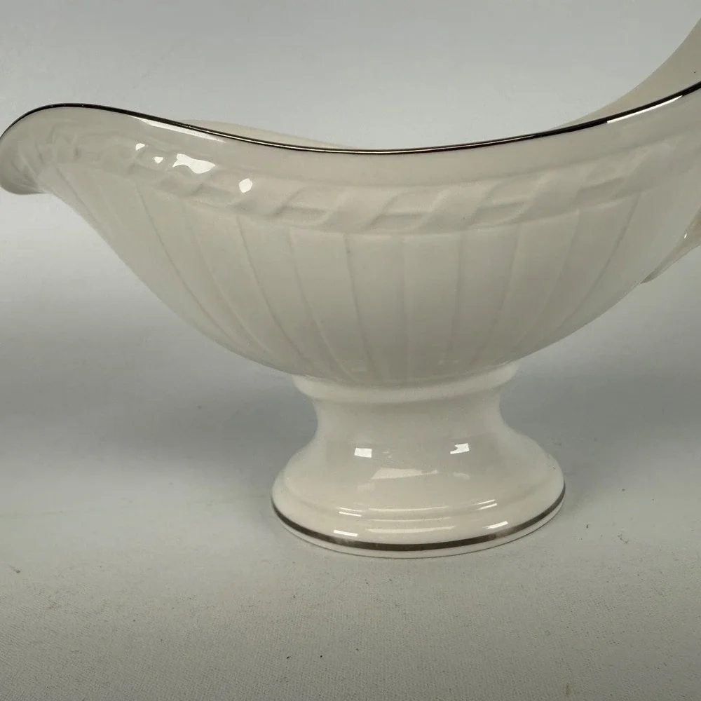 Villeroy & Boch GRAVY BOAT Fine China 1748‎ LUXEMBOURG